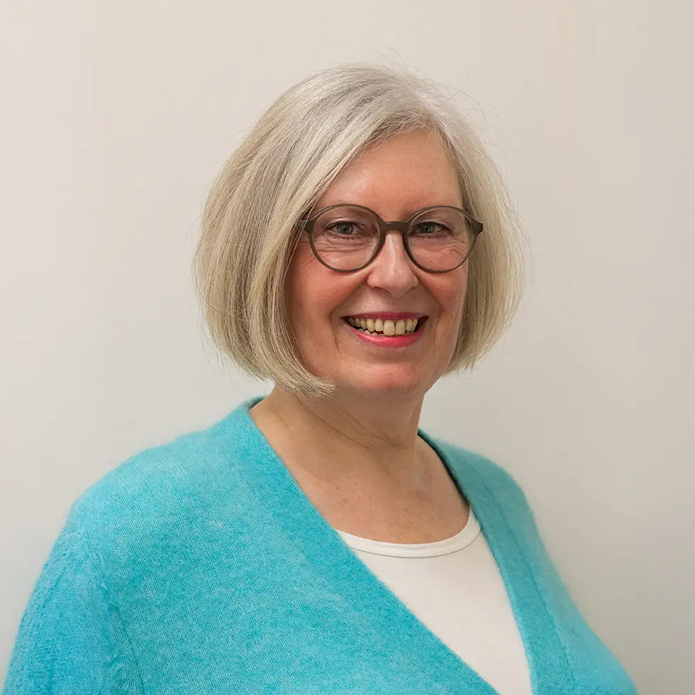 Dr. Caroline Ursula Labroisse lächelt freundlich